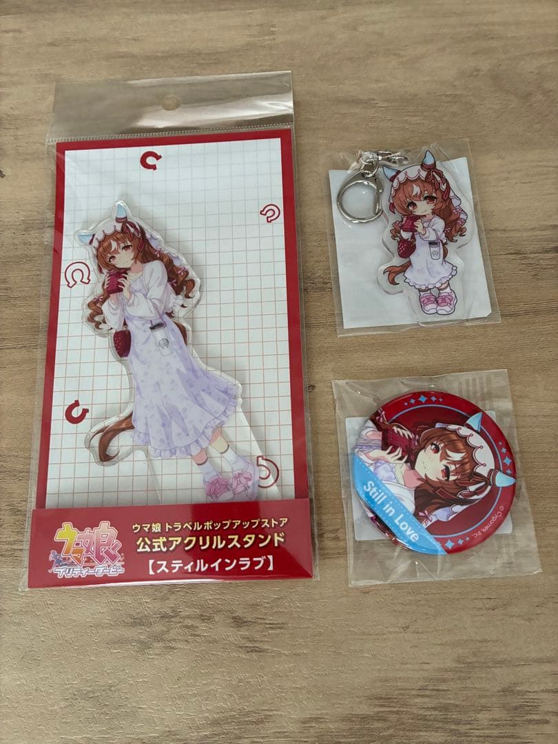 スティルインラブ 缶バッジ アクリルスタンド アクキー トラベルポップアップ