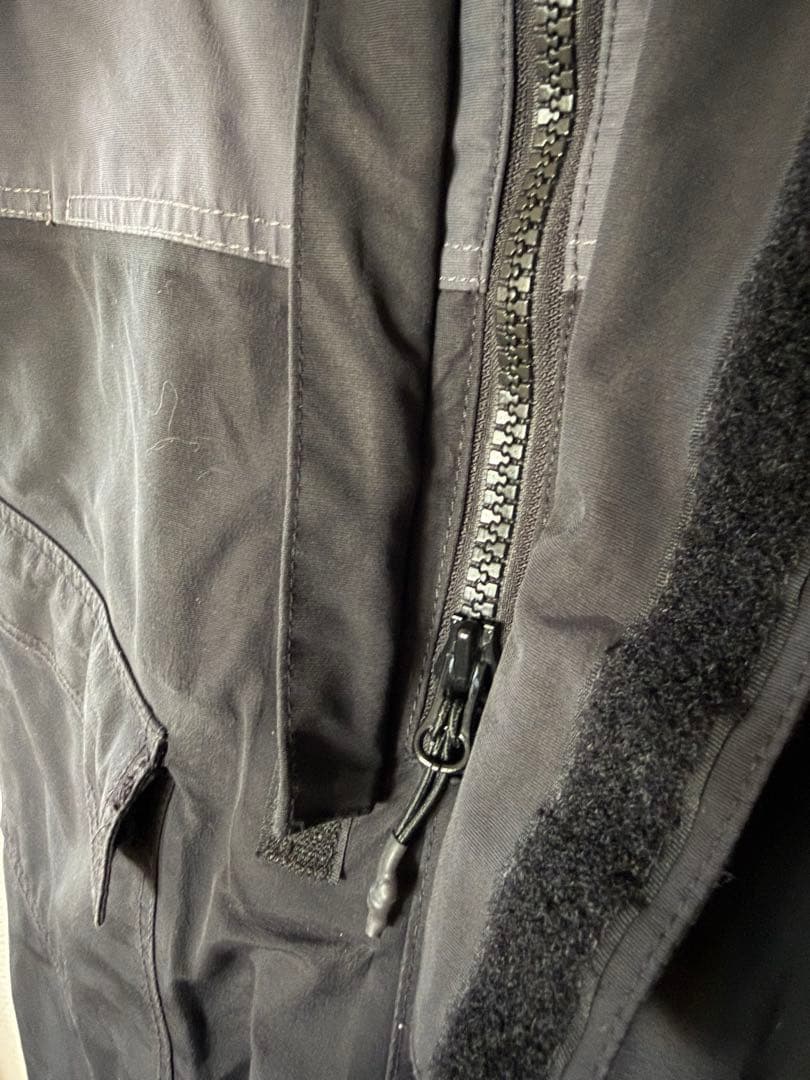 アウトドア用オーバーオールパンツ 黒グレー