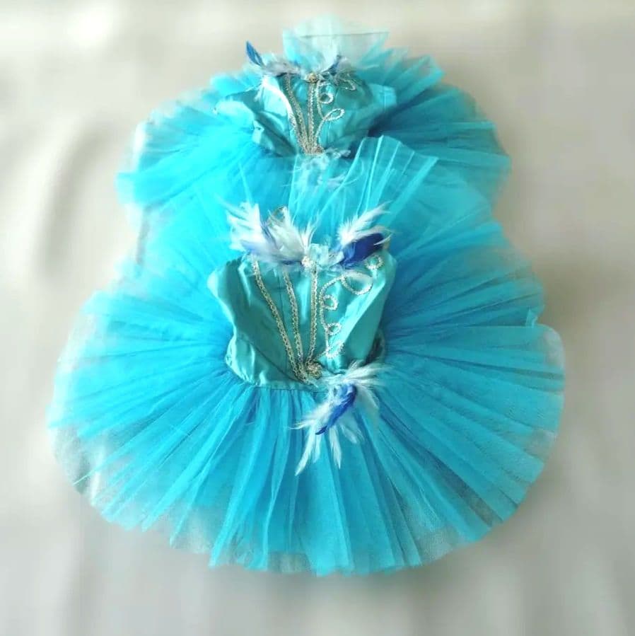 バレエ　シルビア製5号　水色クラシックチュチュ　髪飾り、袖付2着まとめ