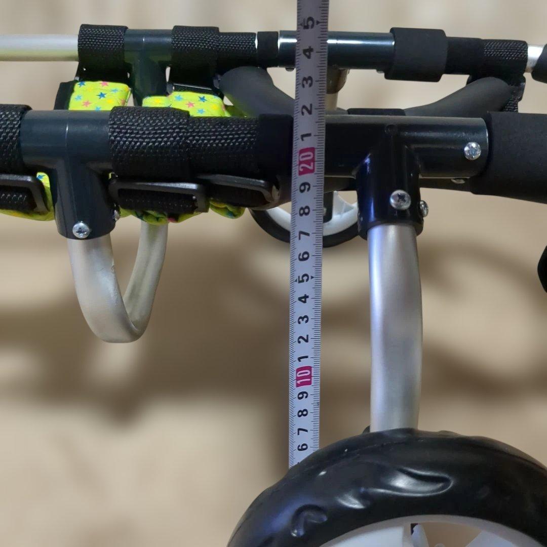 ワンちゃん4輪　リハビリ　食事補助　犬用車椅子　歩行補助　犬の歩行器