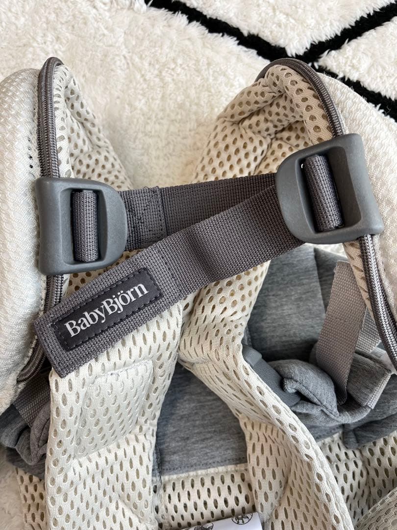 ベビービョルン　抱っこ紐　ハーモニー　クリーム
