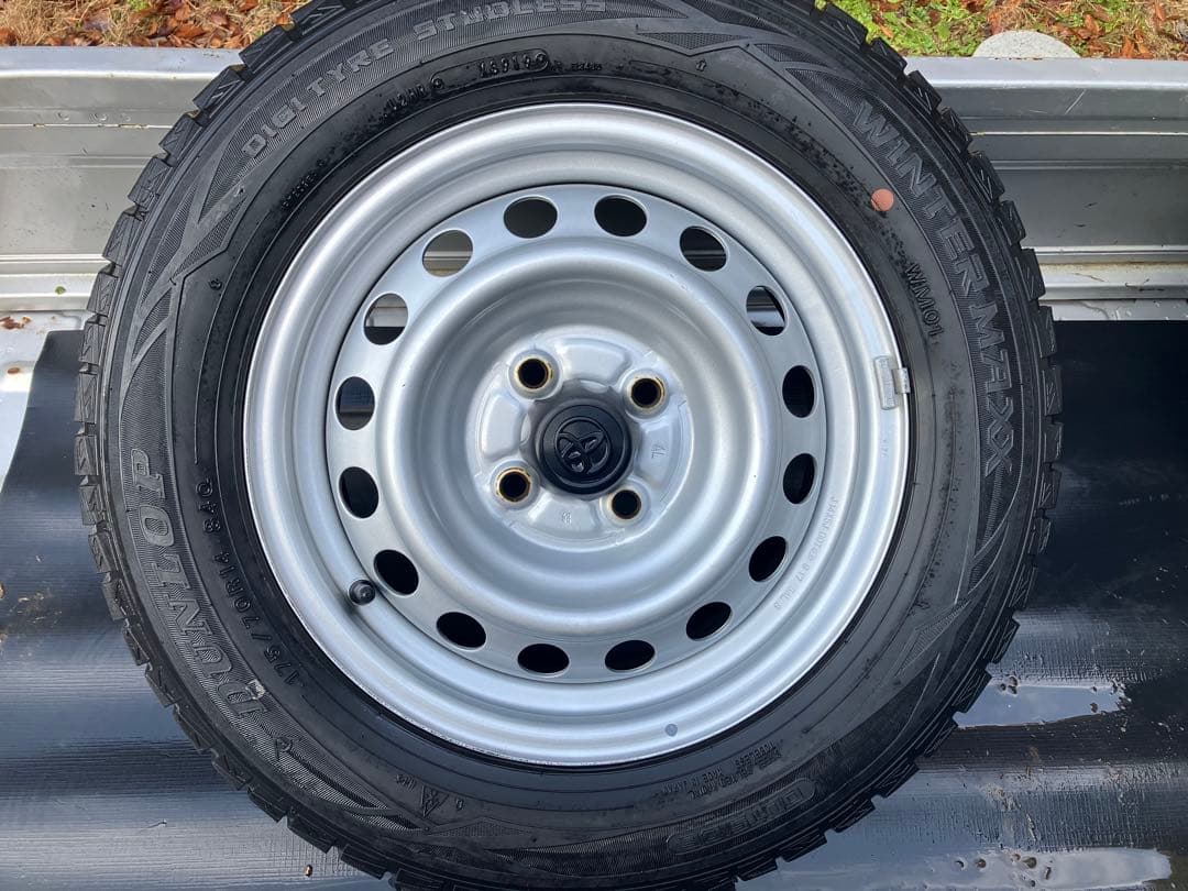 プロボックス 純正ホイール＋ちょい太スタッドレスタイヤ 純正キャップ付き