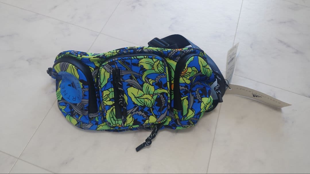 【アディダス　ステラマッカートニー　ボディバッグ　ウェストポーチ　花柄