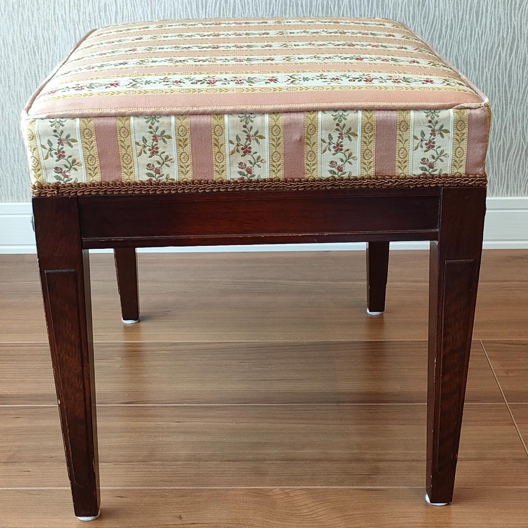 メープル不二屋　スツール　オットマン　ロココ調ファブリック