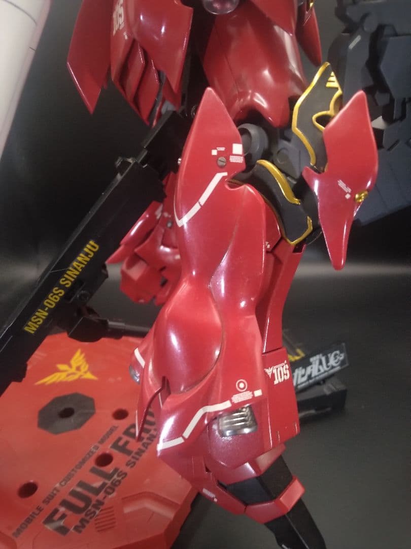 ガンプラ　MG シナンジュ 全塗装完成品　バズーカ　専用台座付