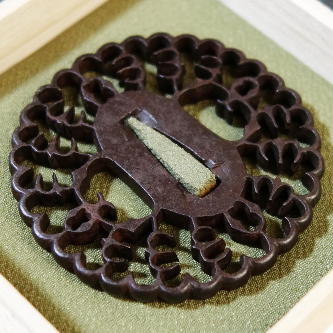 【抱茗荷雁金透鍔】鍔 鐔 鉄地 刀装具 日本刀 武具 骨董 アンティーク