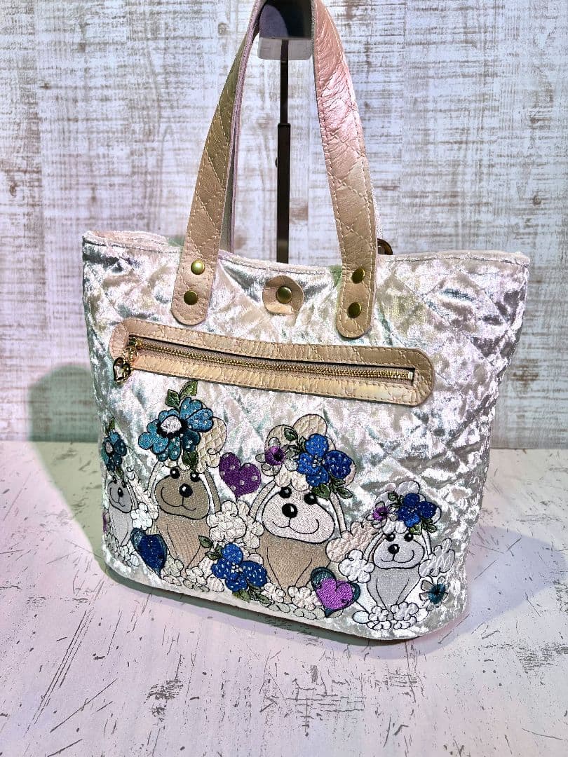 いたちページです。ロラライハリス♡刺繍の楕円底バッグ♡バッグのみ