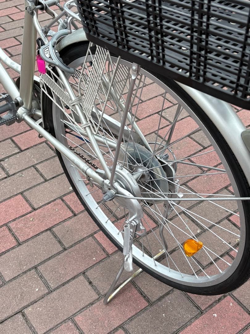 Rik☆さん専用 前籠付きAR変速付きシルバー 軽快車(26㌅)配達共に可能