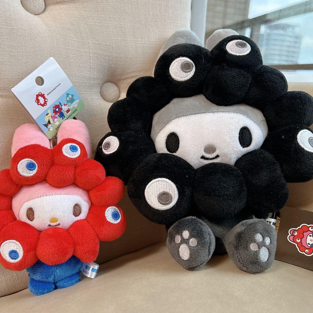 マイメロディ(ぬいぐるみM)とマイメロディ(カラビナ付きぬいぐるみ)