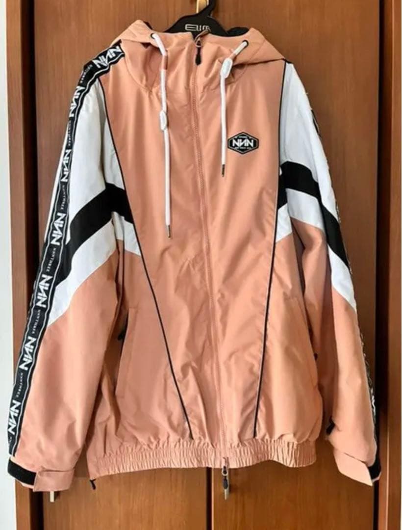 NNN エヌスリー　ウェア