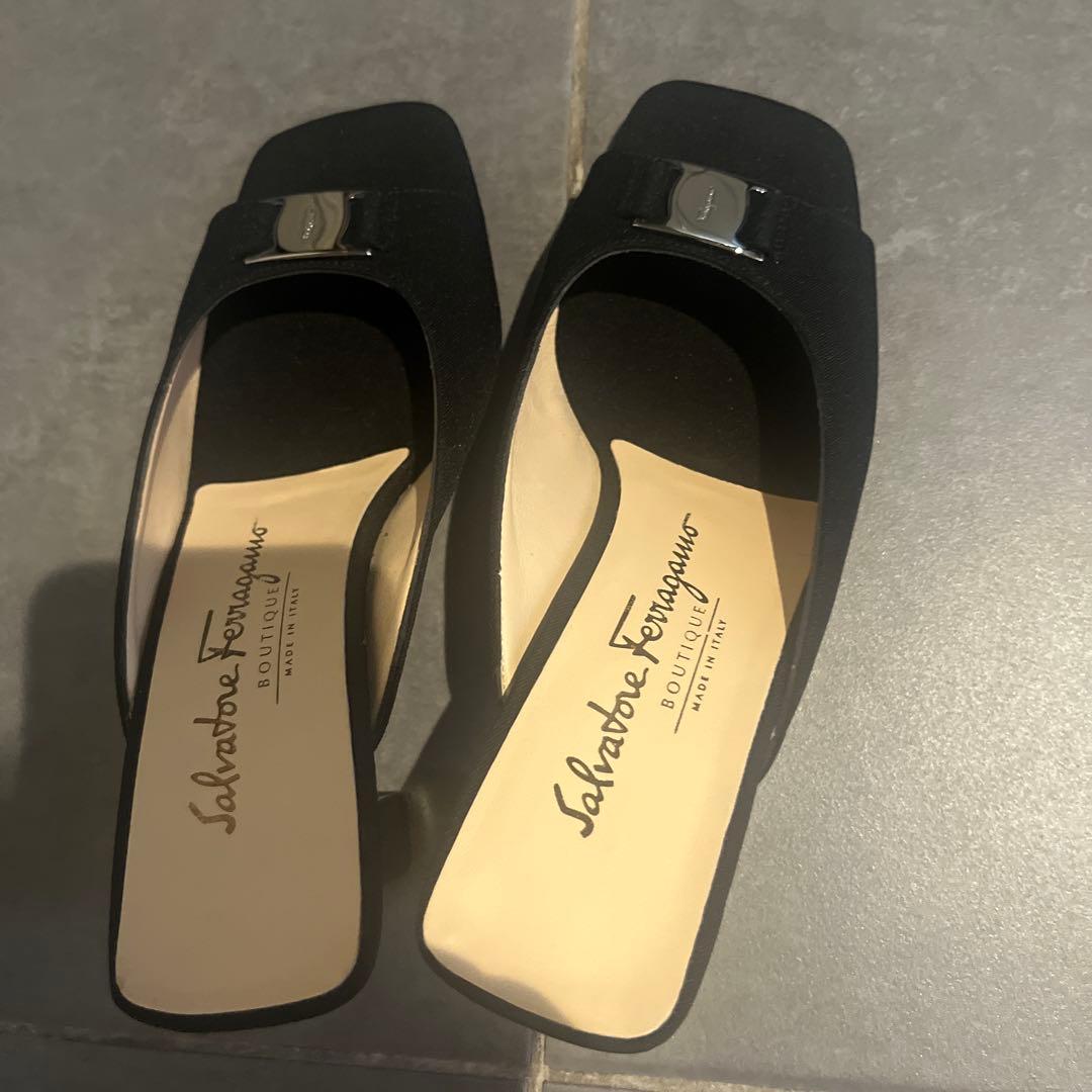 Salvatore Ferragamo ブラック ミュール 約5cmヒール 試着