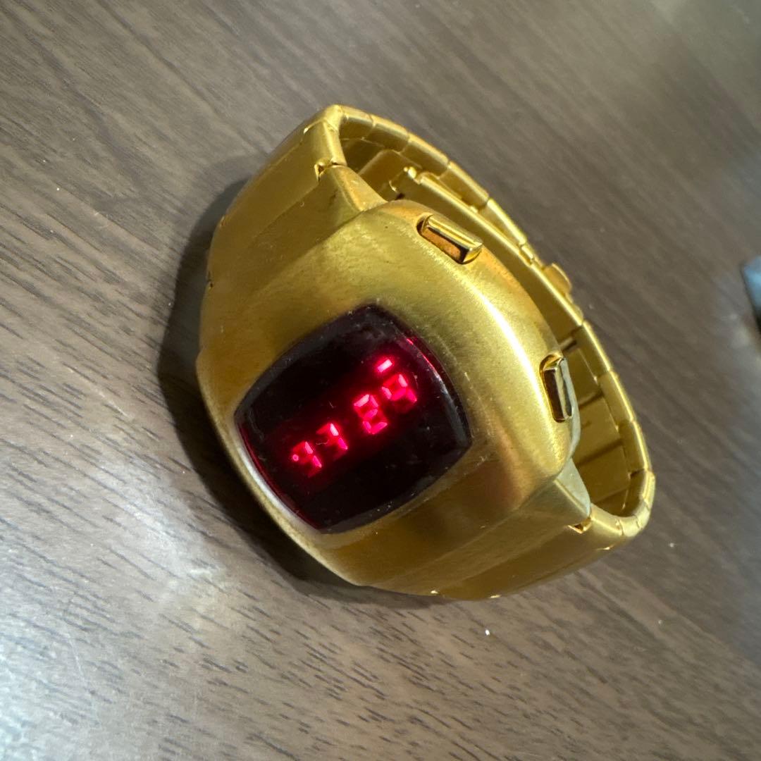 デジタル腕時計