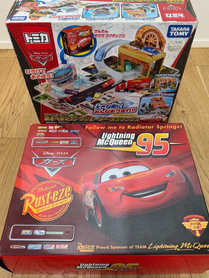 箱付き☆トミカ カーズ あそべるマップ ラジエータースプリングス