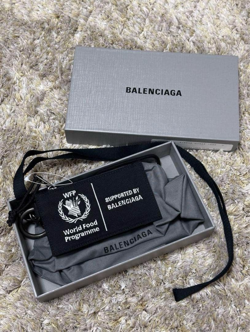 新品 バレンシアガBalenciaga WFPコラボ ナイロンキカードケース