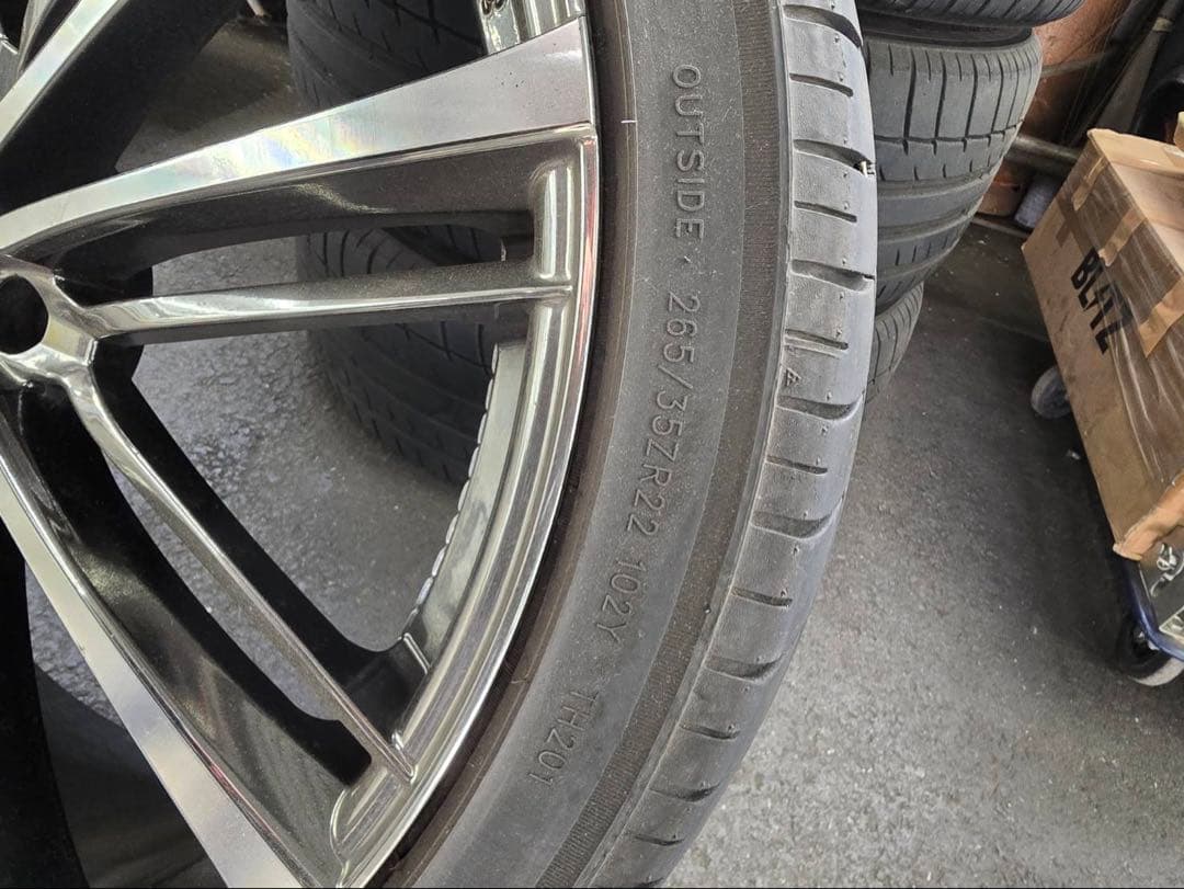⁉️さん専用高性能タイヤ 265/35ZR22