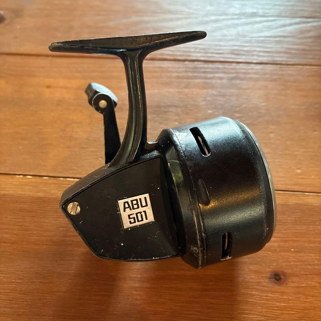 ABU501 　クローズドフェイスリール　欠品あり 機械良好