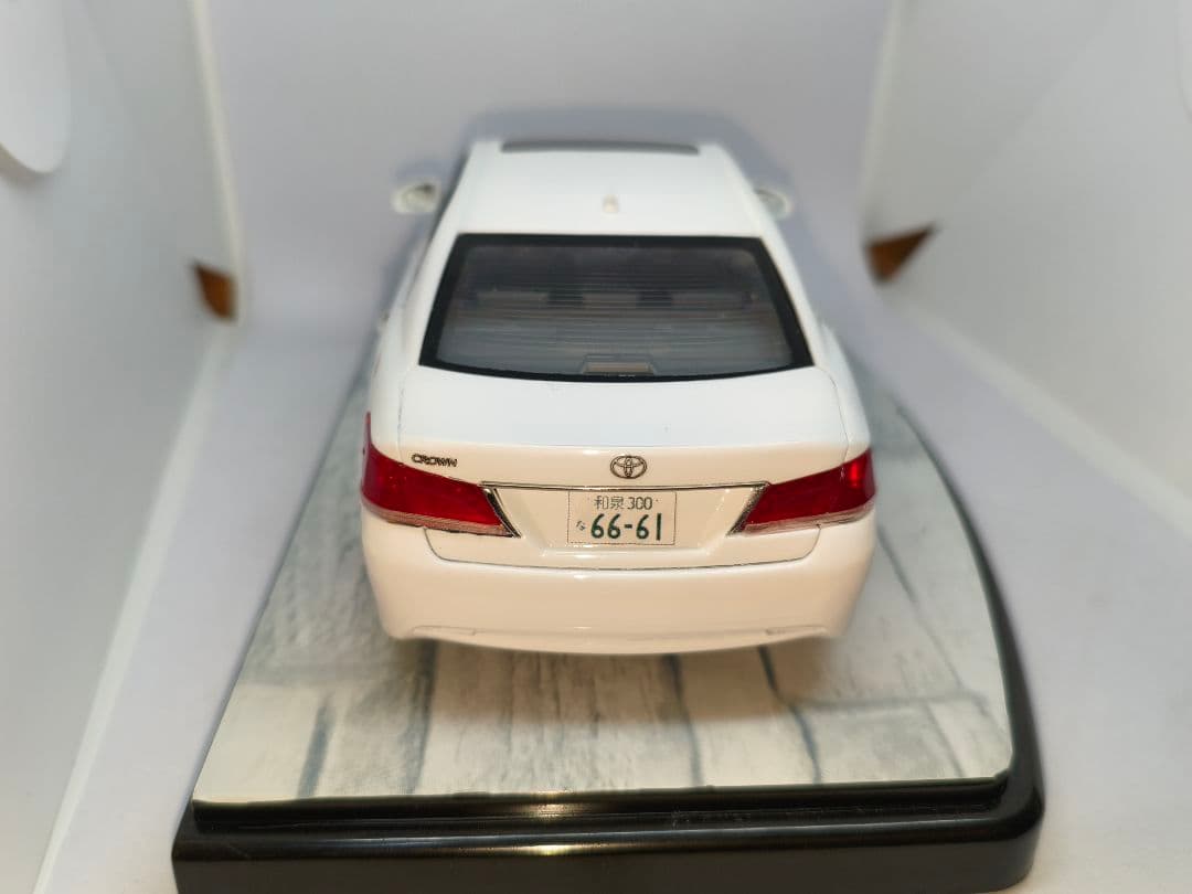 プラモデル　トヨタ　クラウンロイヤル　1/24　　完成品　VIP　シャコタン