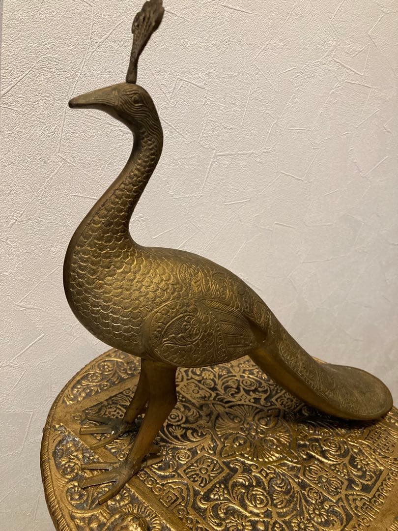 ブラス、真鍮製 孔雀の彫刻