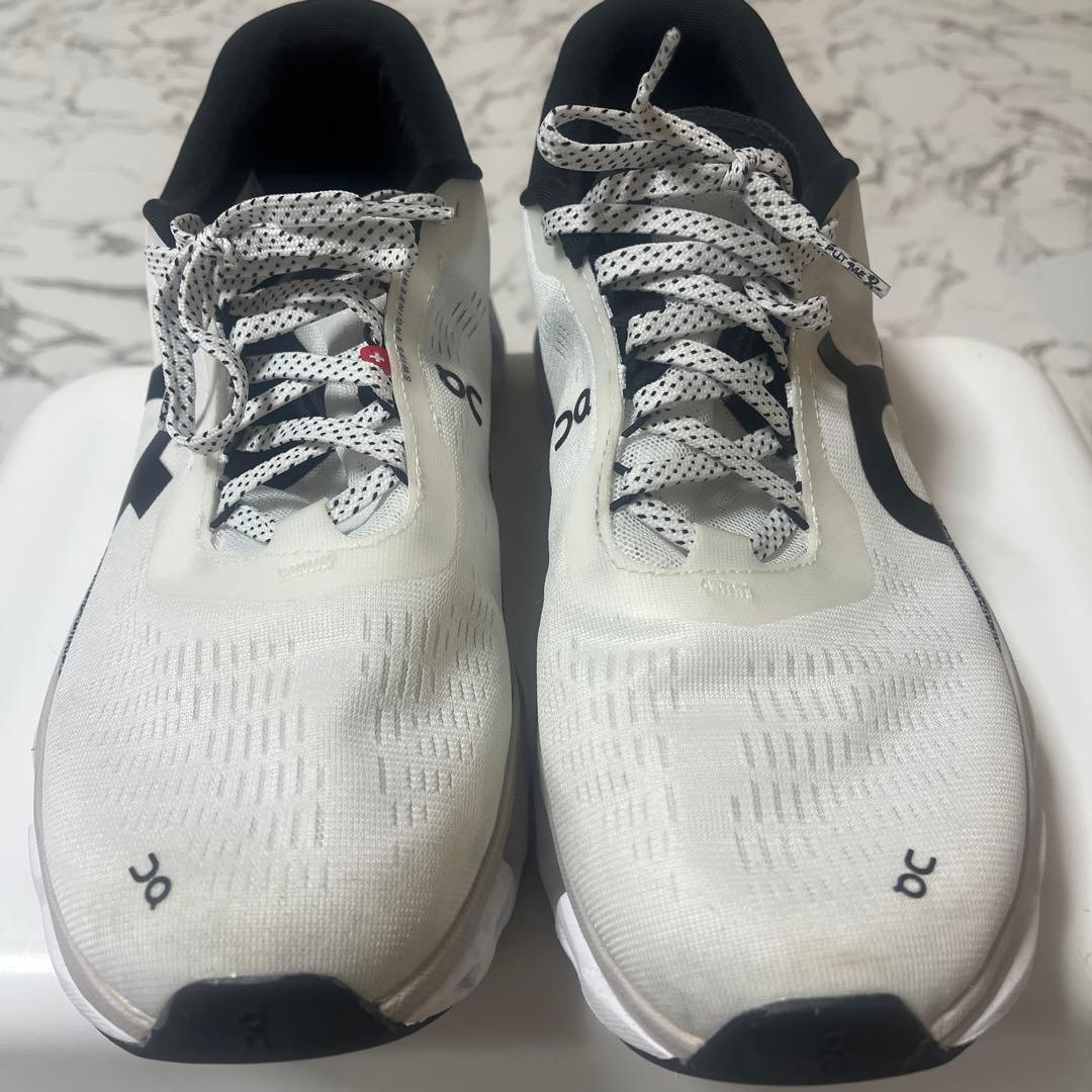 オンクラウドモンスター2 27センチ 美品 ホワイト