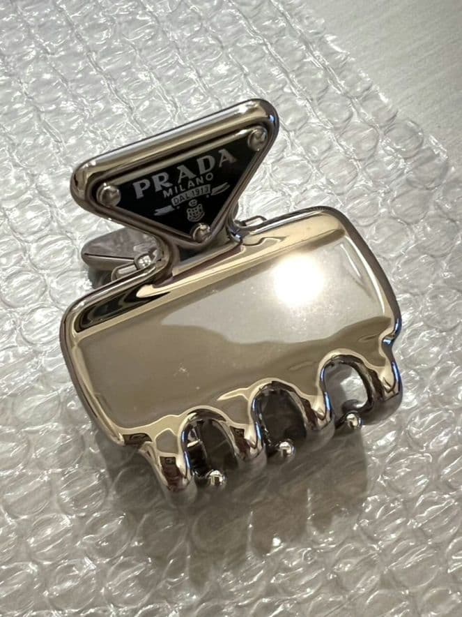 PRADA シルバー ヘアクリップ