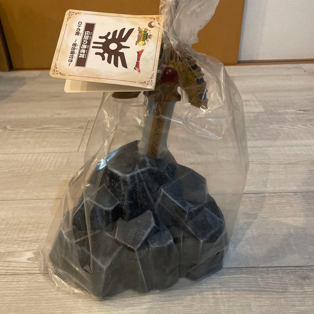 ドラゴンクエスト ふくびき所スペシャル 伝説の勇者賞 ロトの剣 岩台座付き