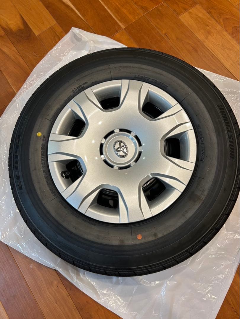 ハイエース純正タイヤ　ブリヂストン　納車時外し　4本セット