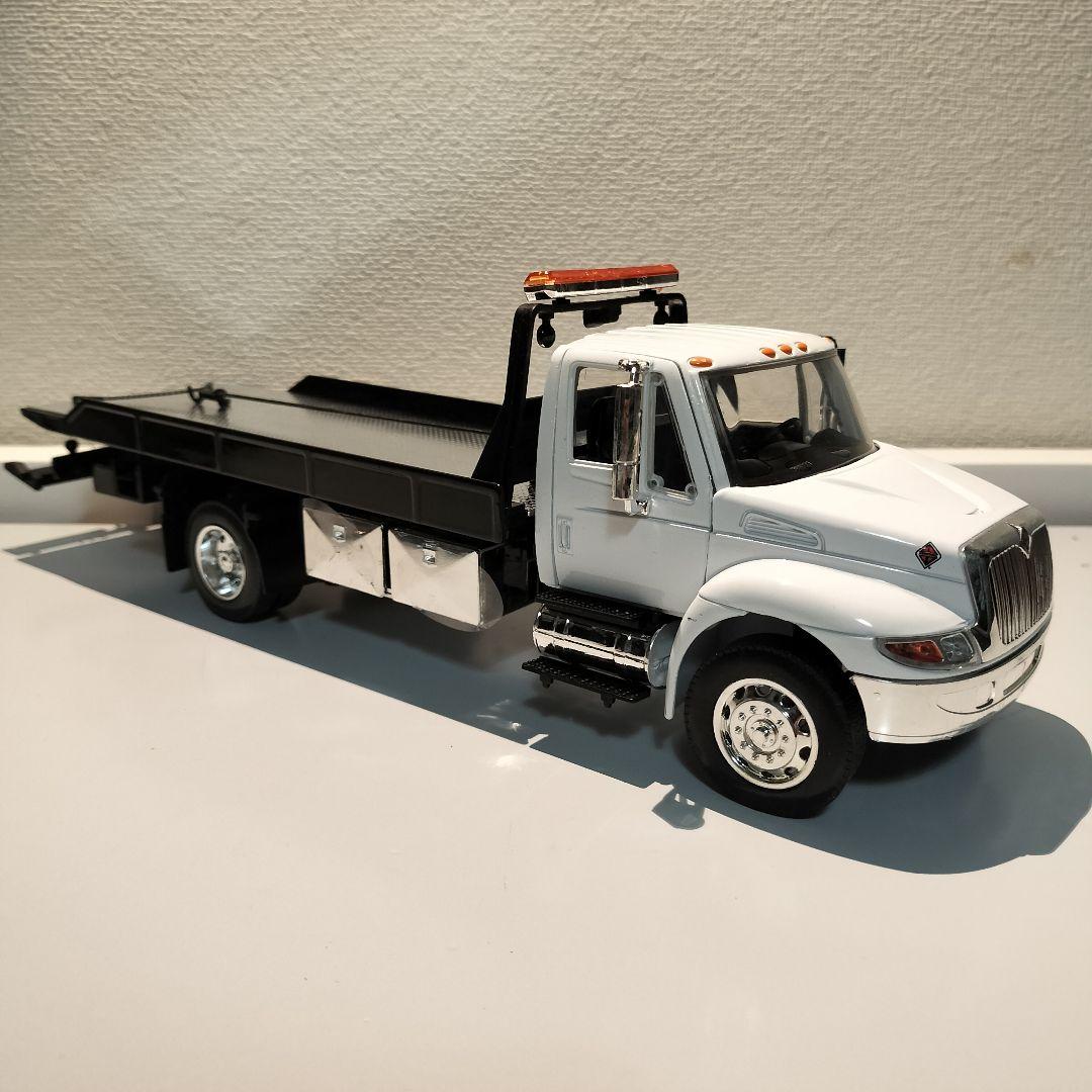 1/24 ミニカー インターナショナル 積載車 レッカー車 ホワイト