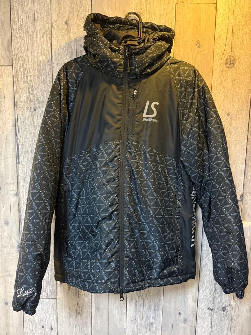 Luz e Sombra ルースイソンブラ ジオメトリック 中綿ダウン M