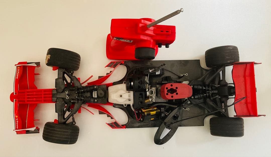 ディアゴスティィーニ　フェラーリ7/1 スケール　エンジンラジコンカー