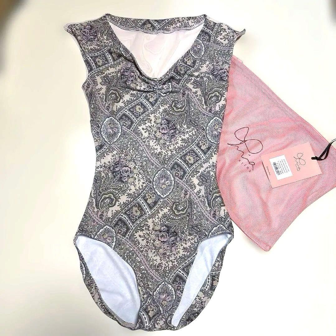 新品・未使用　stina バタフライ　サイズS