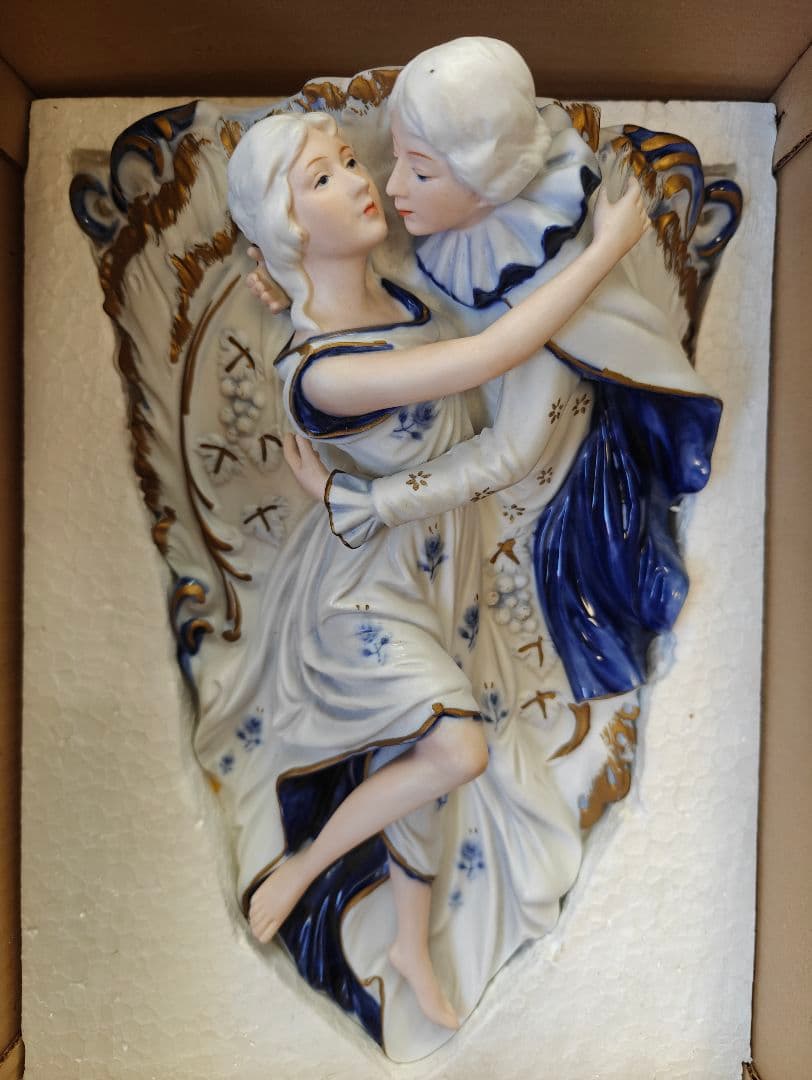 陶器の壁飾り 男女の人物