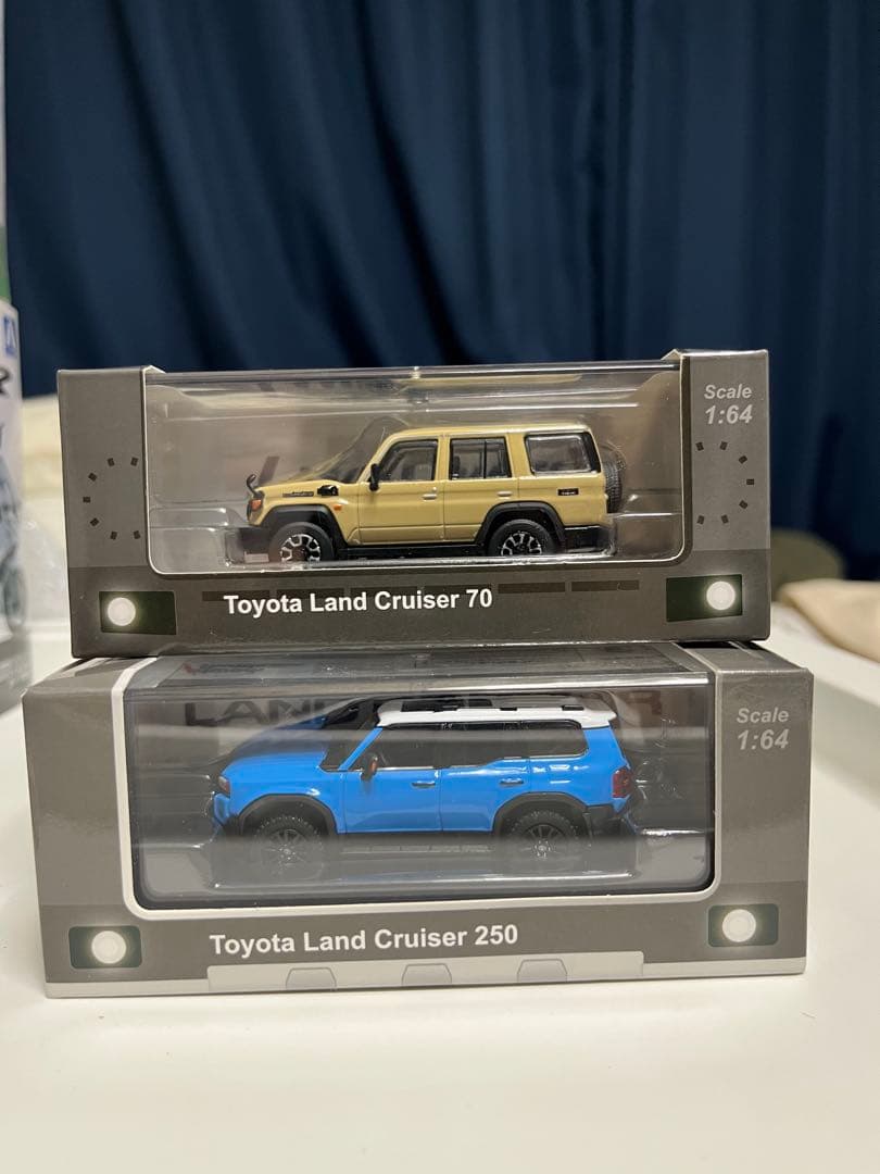 1/64トヨタ ランドクルーザー70 & 250 ミニカーセット