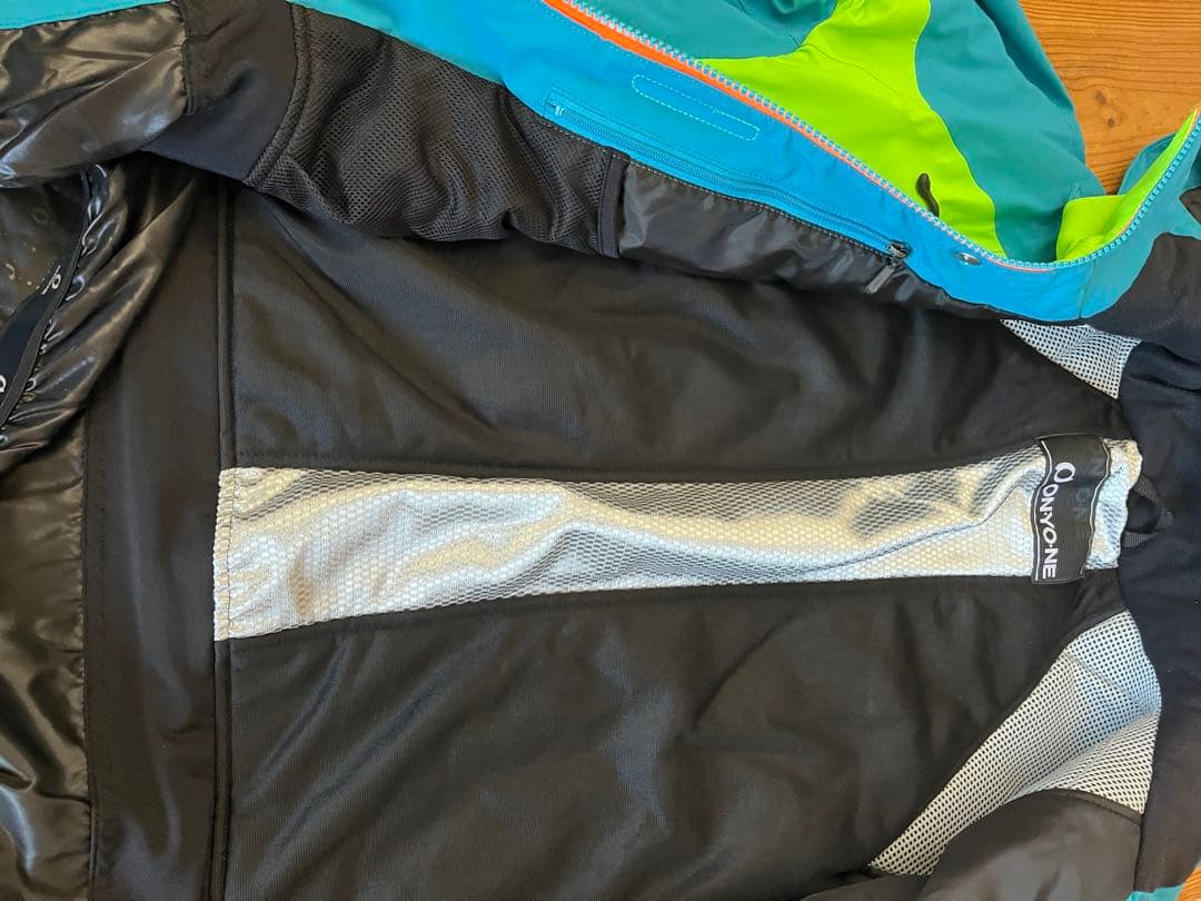 k*u様 未使用 ONYONE オンヨネ スキーウェアメンズ Ｍ 上下