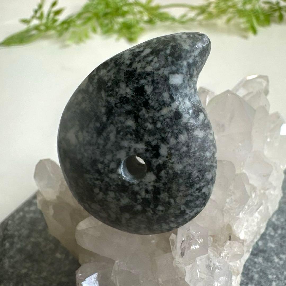 【遠野霊石】 勾玉　獣形勾玉(ニノ型) 大ぶり　高波動勾玉　感謝の石