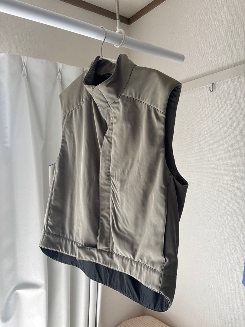 PRADA グレー ベスト