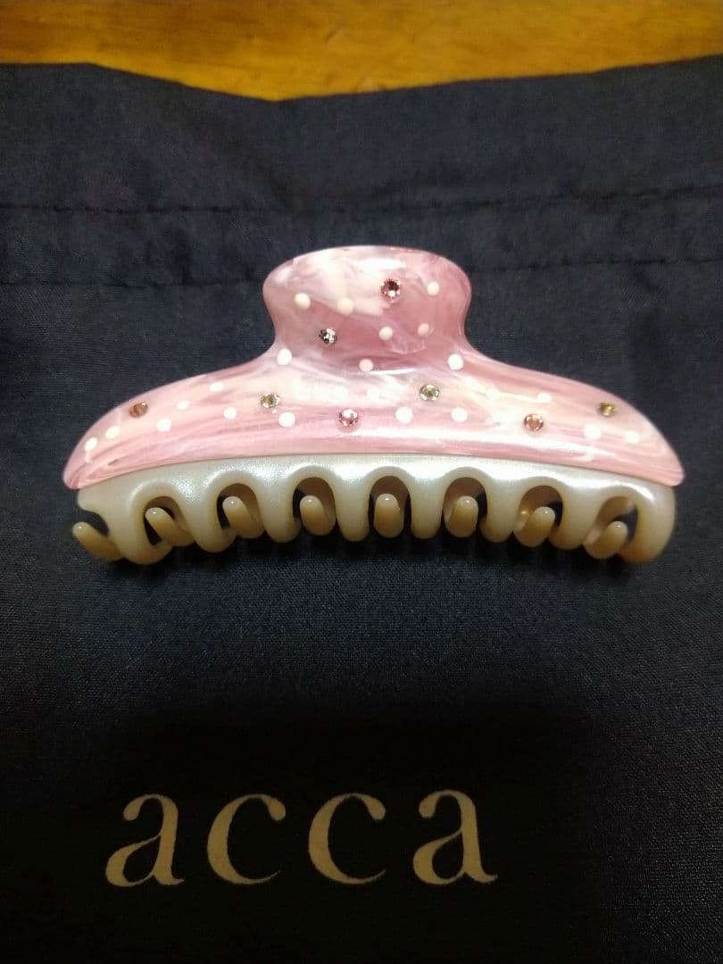 acca ピンク ストーン付きヘアクリップ