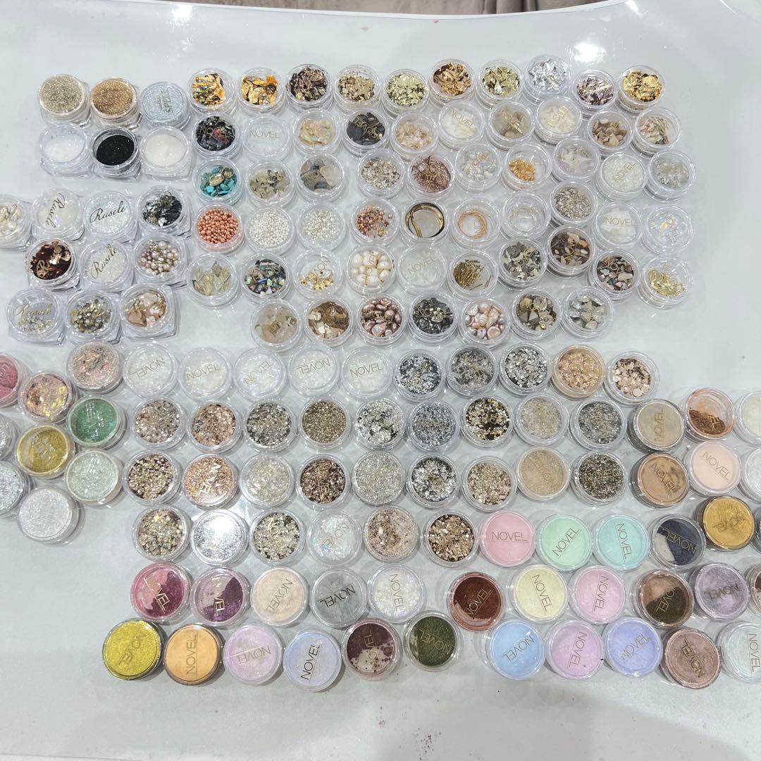 NOVEL ネイルパーツ　ラメグリッター　ミラーパウダー150点セット！！