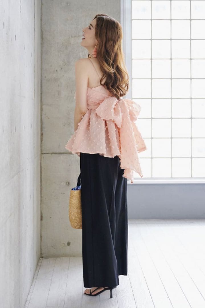 【現行品、半値以下、新品未使用タグ付】OBLI PONPONリボンキャミトップス