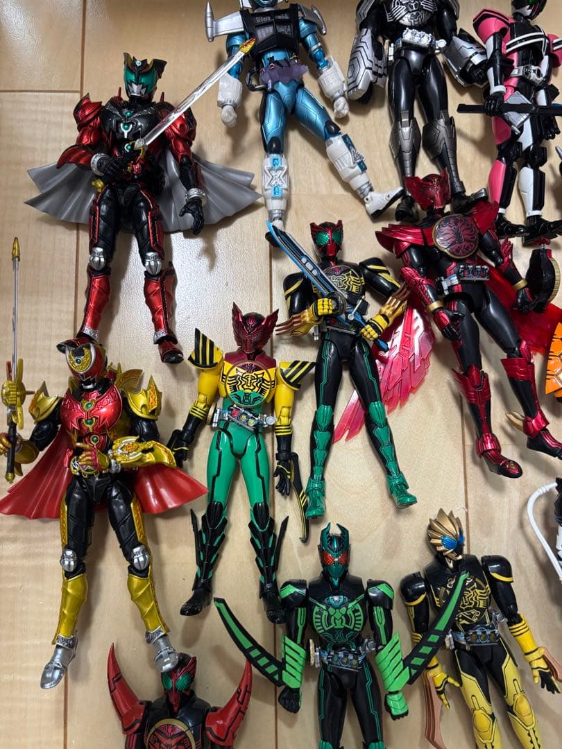 フィギュアーツ　仮面ライダー15体　オーズ 、キバ、新2号等