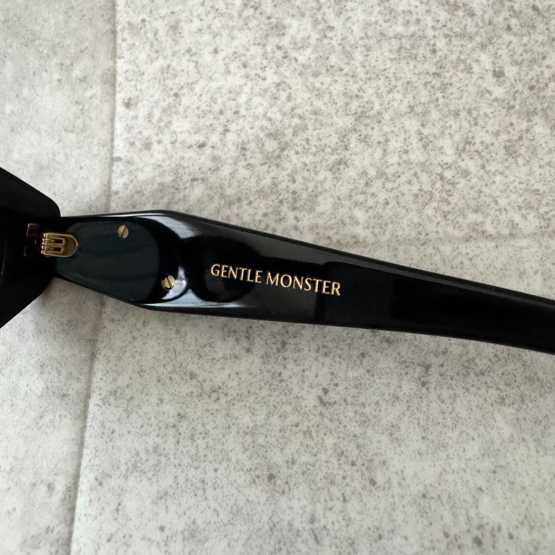 美品　ジェントルモンスター　VAMP　2025年製　サングラス　黒　ゴールド金具