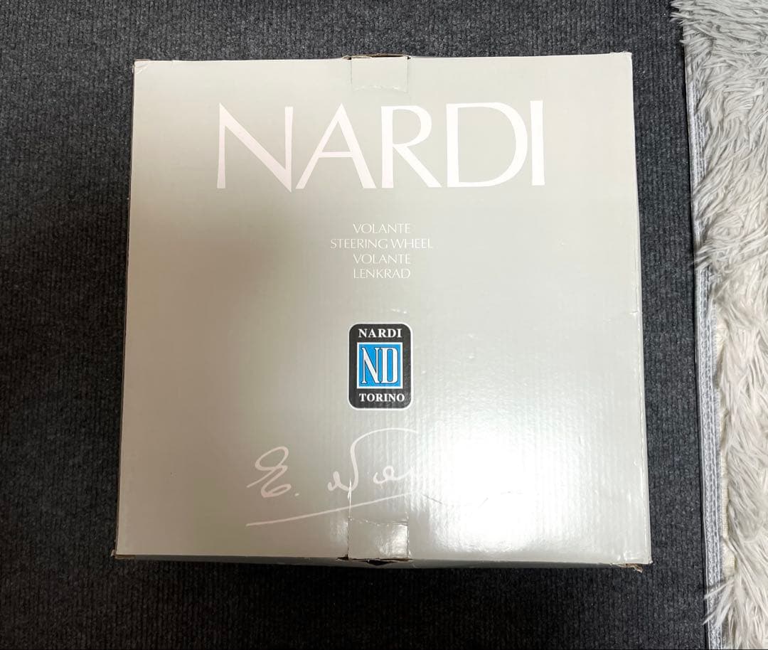 本日限定価格‼️ナルディ14インチカーボンファイバースタイルスポークレッドステッチ