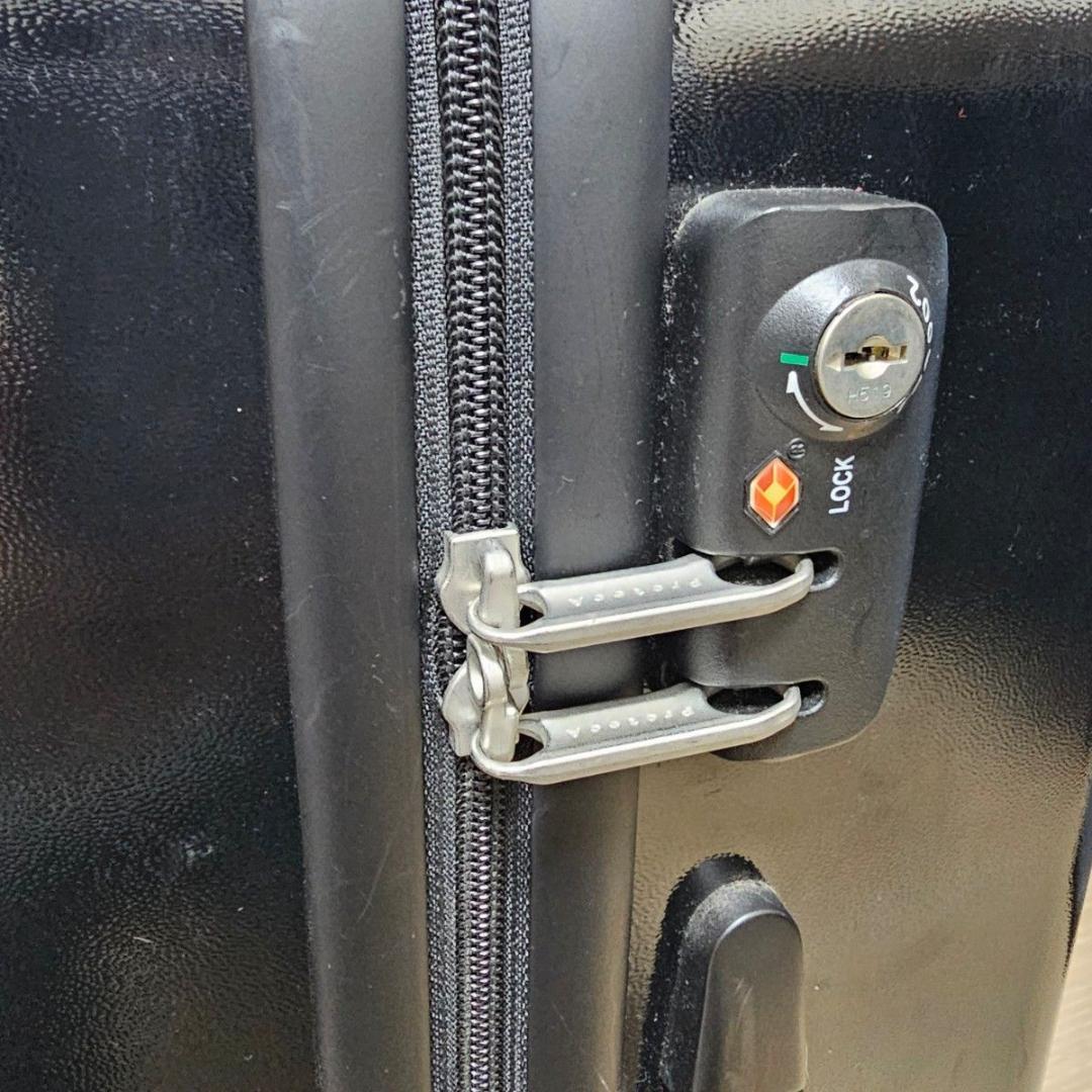 プロテカ フラクティ 黒 スーツケース　キャリー