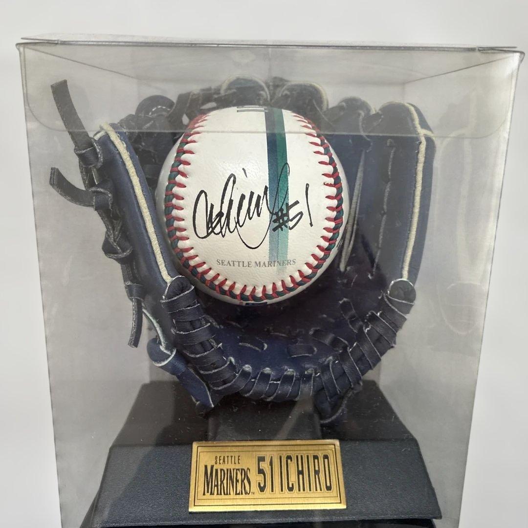 イチロー　ミニグローブ＆サインボール