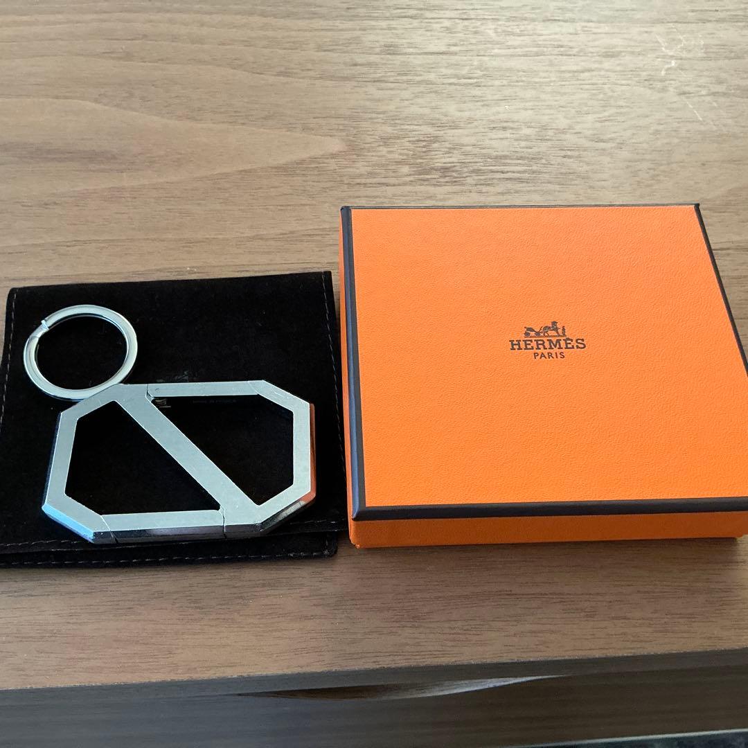 エルメス　デルタ　カナビナ