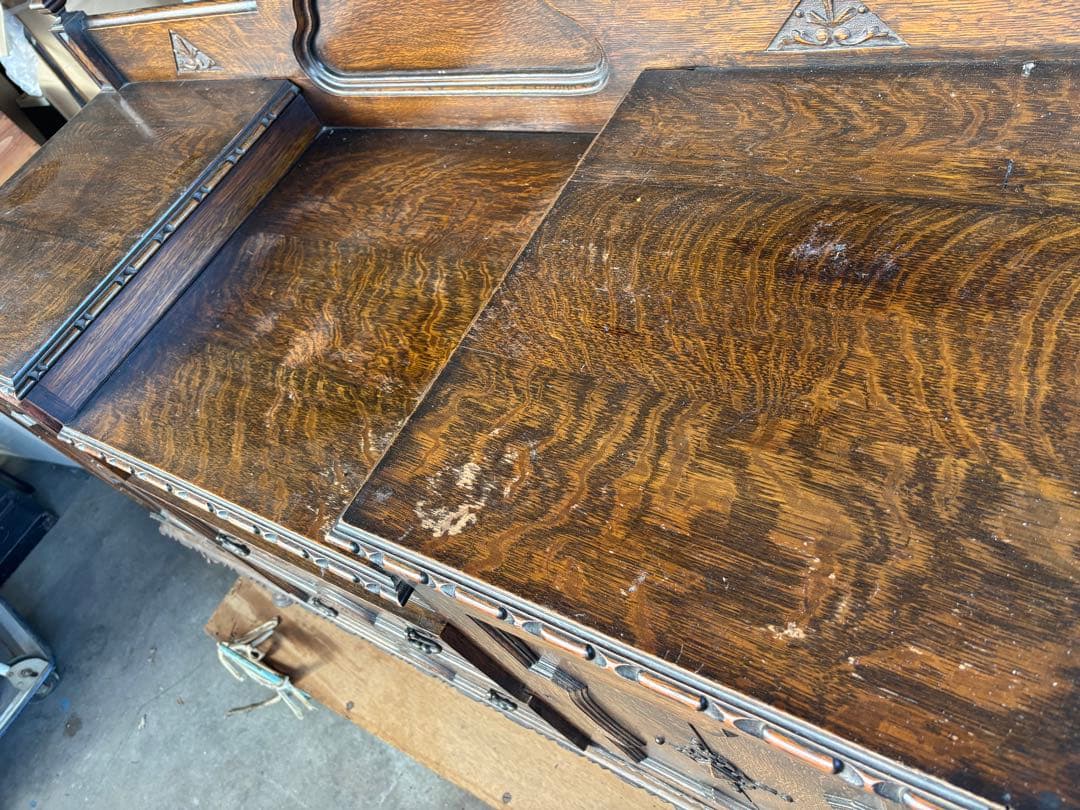 アンティーク　英国クラシック　彫刻家具　キャビネット　サイドボード