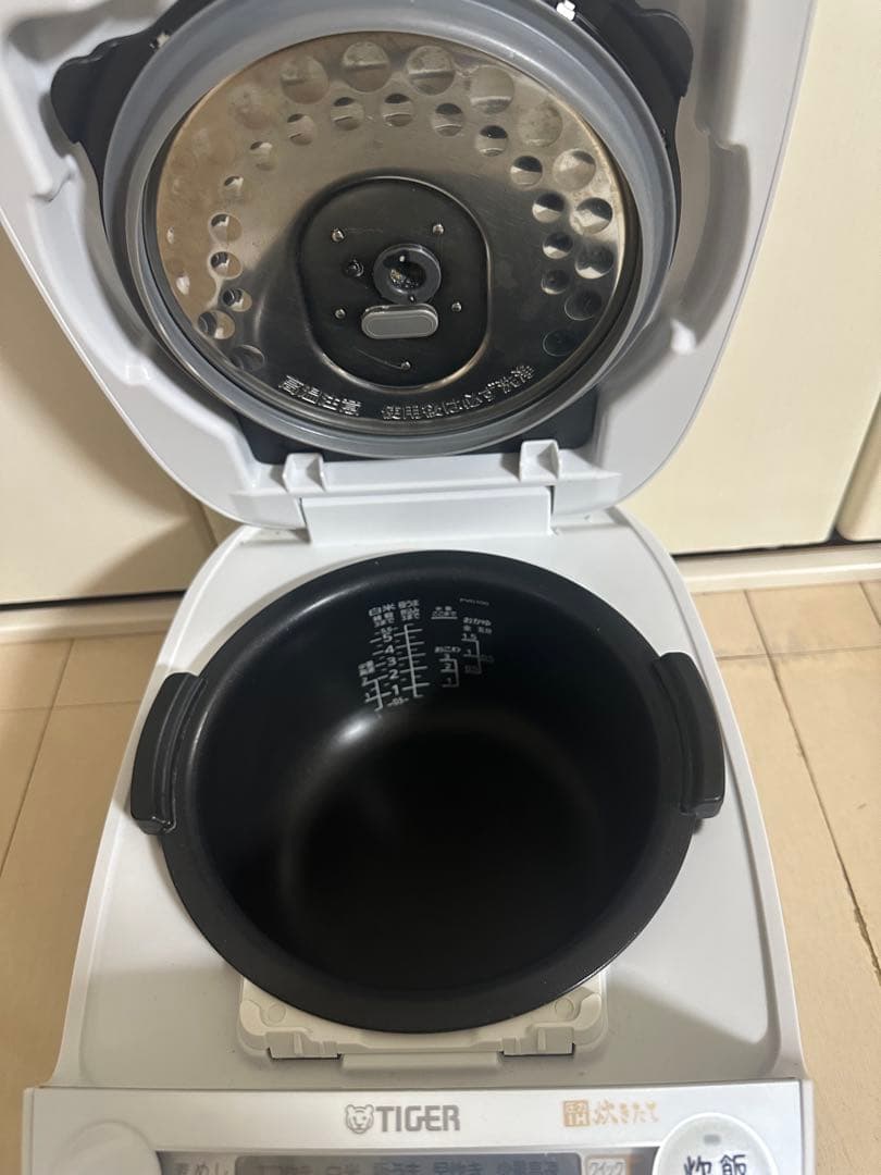 【美品】タイガー魔法瓶　圧力IHジャー炊飯器　5.5合炊き JPV-G100