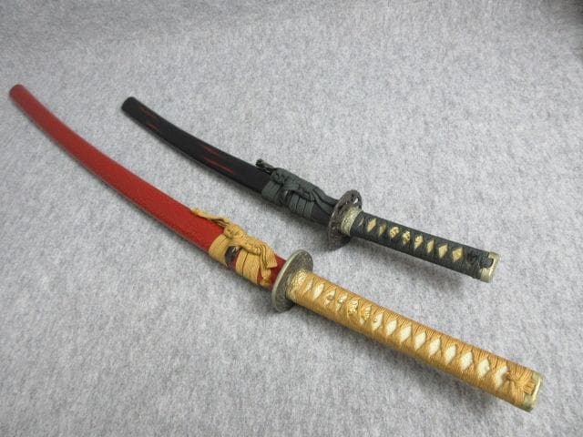 太刀と脇差の模造刀 [B27453]