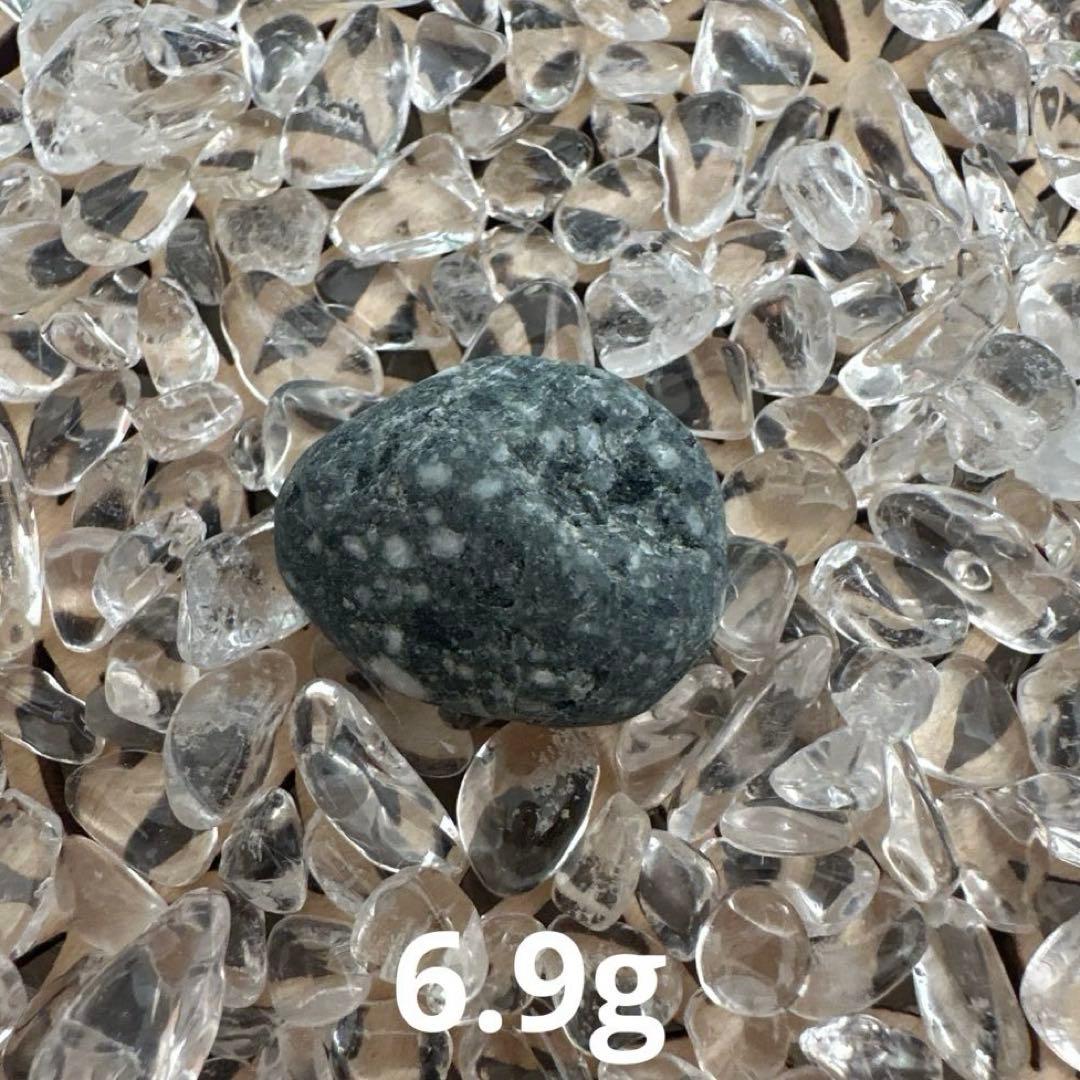 【自然の丸み 遠野霊石】 にぎり石6個｜6つそろって生まれるコロコロ波動