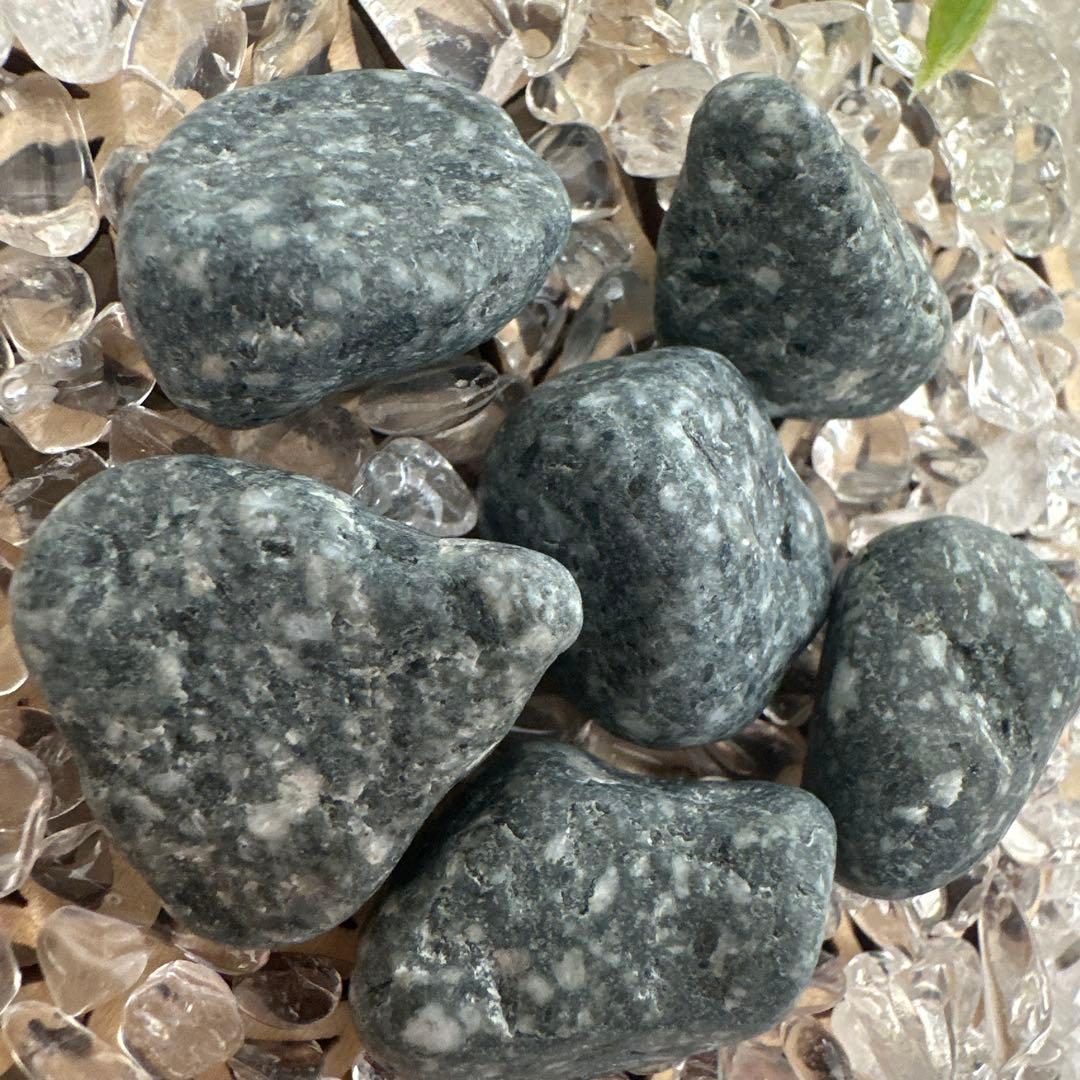 【自然の丸み 遠野霊石】 にぎり石6個｜6つそろって生まれるコロコロ波動