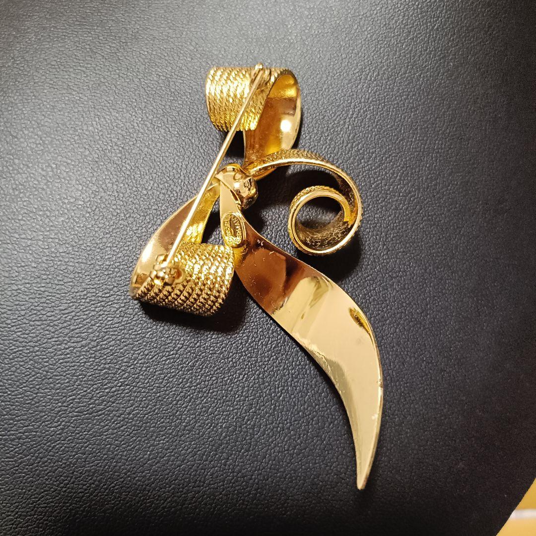 クリスチャンディオール　リボン　ブローチ　ゴールド　付属品なし